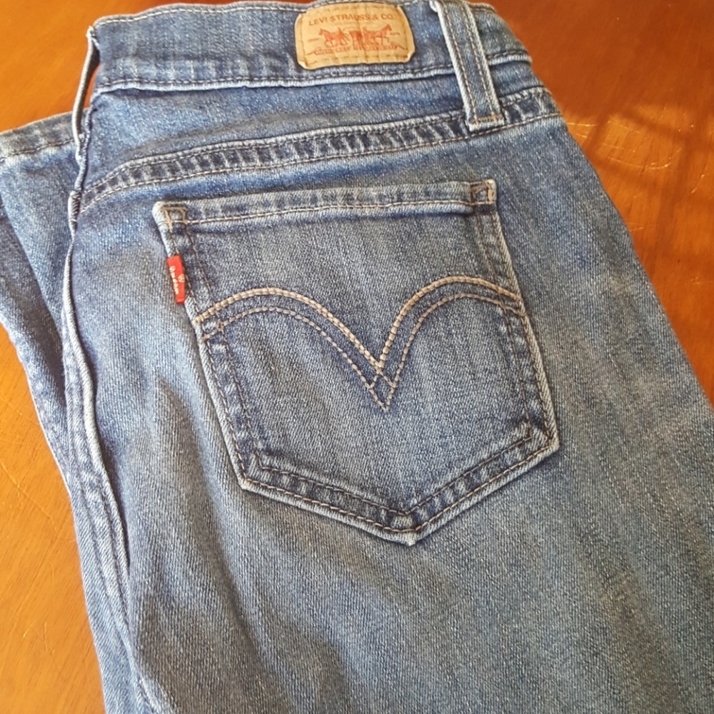 Curvy cut 528 Levis